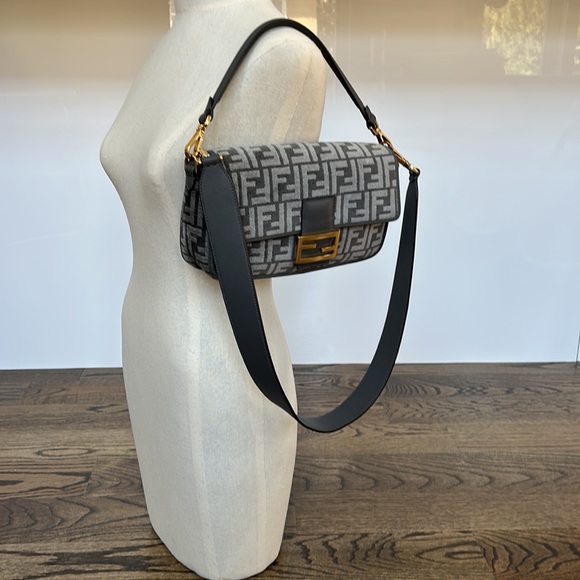 FENDI Baguette Gray Velour Gold Hardware Purse Shoulder Bag Cross Body - Picture 16 of 16